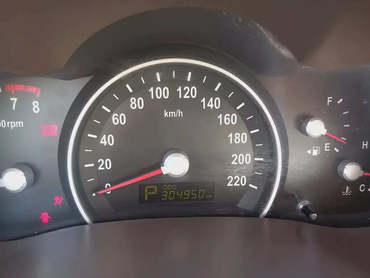 Kia Carnival 2015 Model gcc perfect Condition full option Free accident Smoothly Drive Ready for Reg-14-14