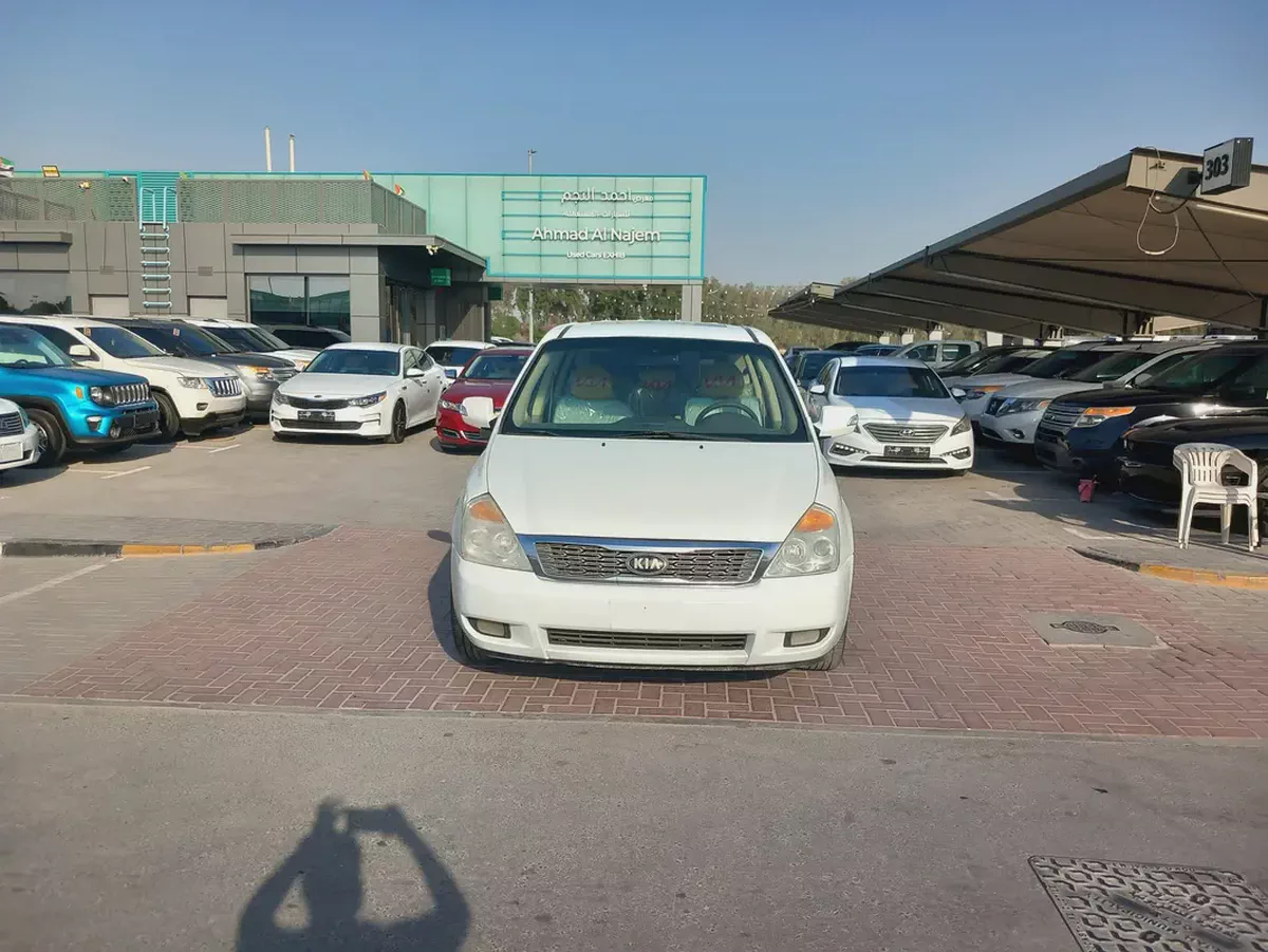 Kia Carnival 2015 Model gcc perfect Condition full option Free accident Smoothly Drive Ready for Reg