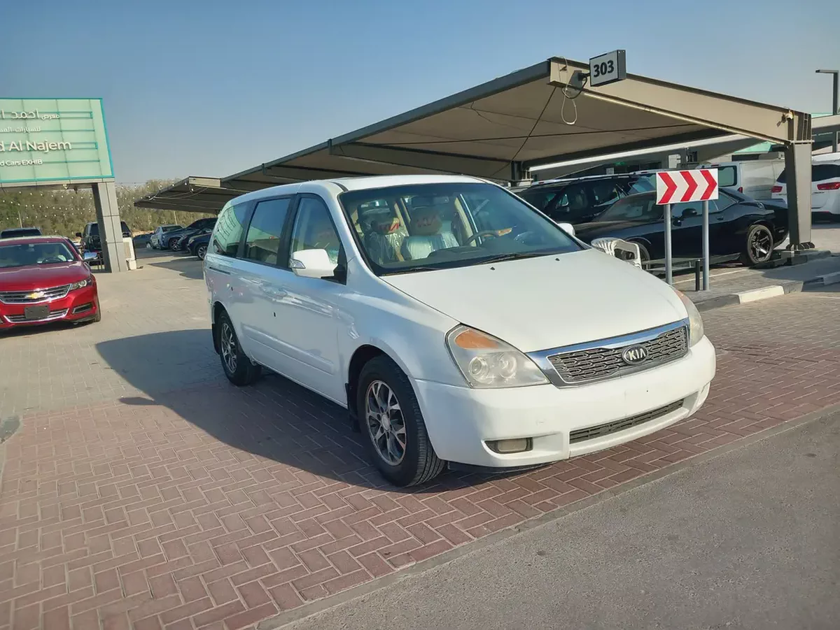 Kia Carnival 2015 Model gcc perfect Condition full option Free accident Smoothly Drive Ready for Reg-1-1