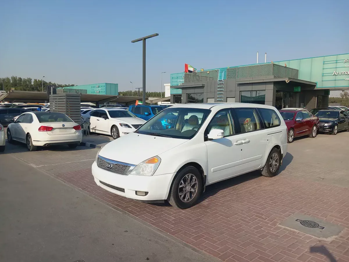 Kia Carnival 2015 Model gcc perfect Condition full option Free accident Smoothly Drive Ready for Reg-2-2