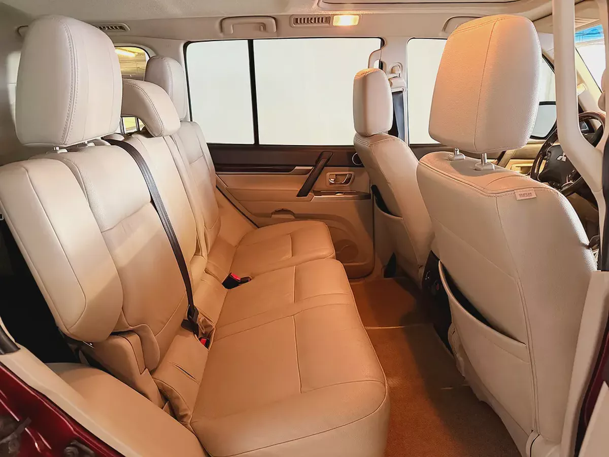 Mitsubishi Pajero GLS V6 3.8 5 Door 2016 Model GCC Specs With Partial Service History-11-11