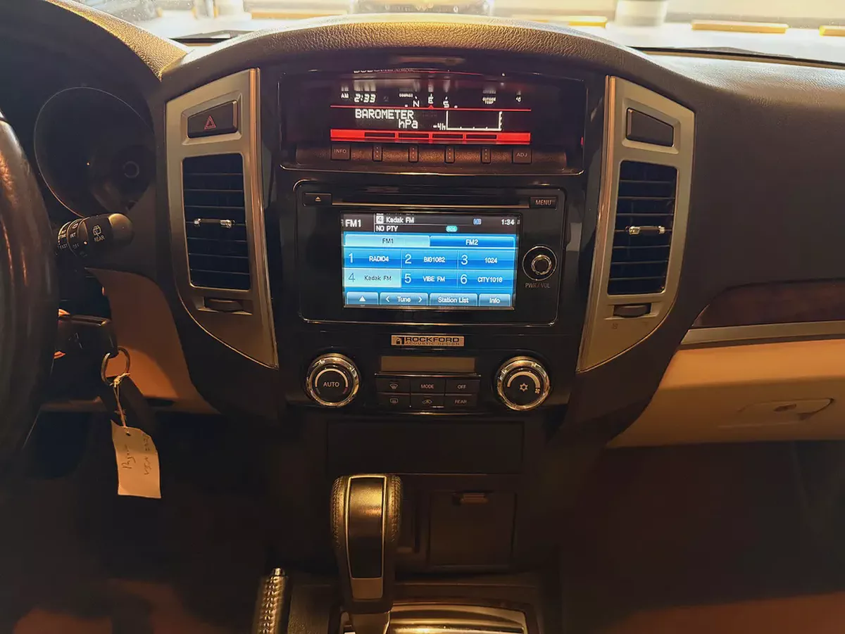 Mitsubishi Pajero GLS V6 3.8 5 Door 2016 Model GCC Specs With Partial Service History-14-14