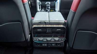 Toyota Land Cruiser TOYOTA LAND CRUISER LC300 VXR 3.3L DIEASEL FULL OPTION 2024-8