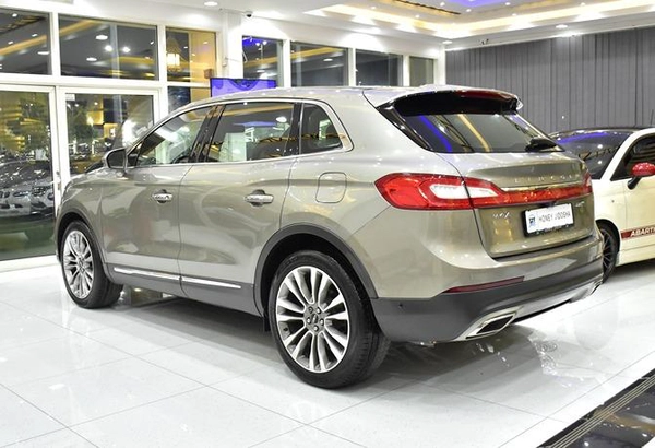 Lincoln MKX 2.7 ECOBoost AWD ( 2016 Model ) in Beige Color GCC Specs
