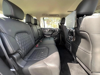 Infiniti QX80 Luxury 5.6L-4