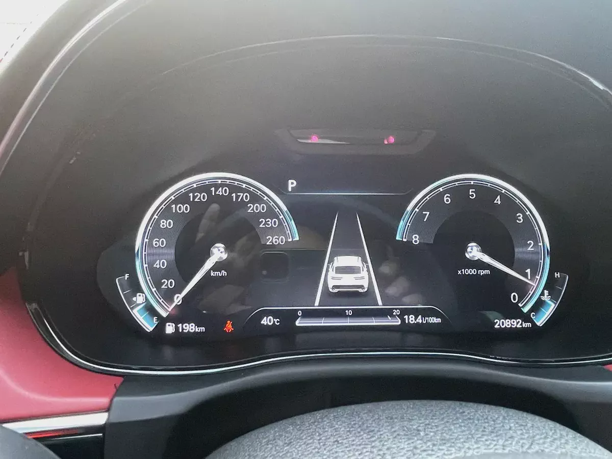 Genesis GV70 2022 Platinum Sport | GCC Specs | Low Mileage | Pristine Condition-13-13