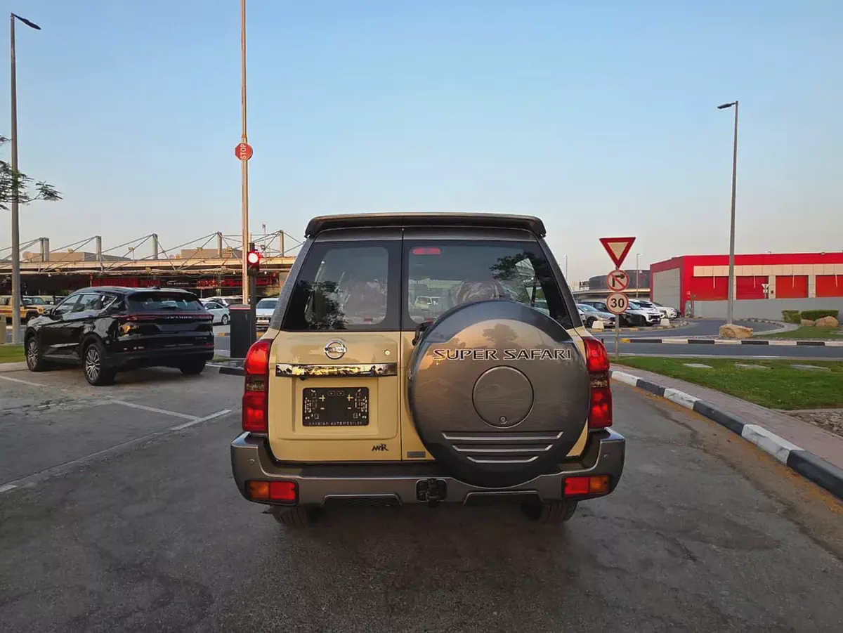 Nissan Patrol Safari Super Safari 2024 GCC Specs-5-5