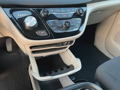 2020 Chrysler Pacifica - American Specs - Excellent Condition-16