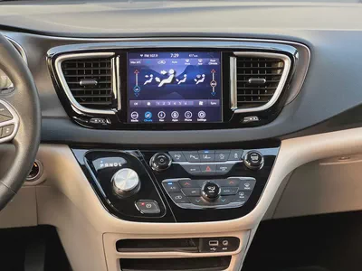 2020 Chrysler Pacifica - American Specs - Excellent Condition-8
