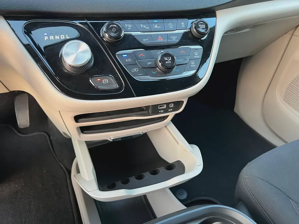 2020 Chrysler Pacifica - American Specs - Excellent Condition-16-16