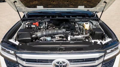 Toyota Land Cruiser VX LC300 VX 4.0P AT MY2024 – WHITE-17