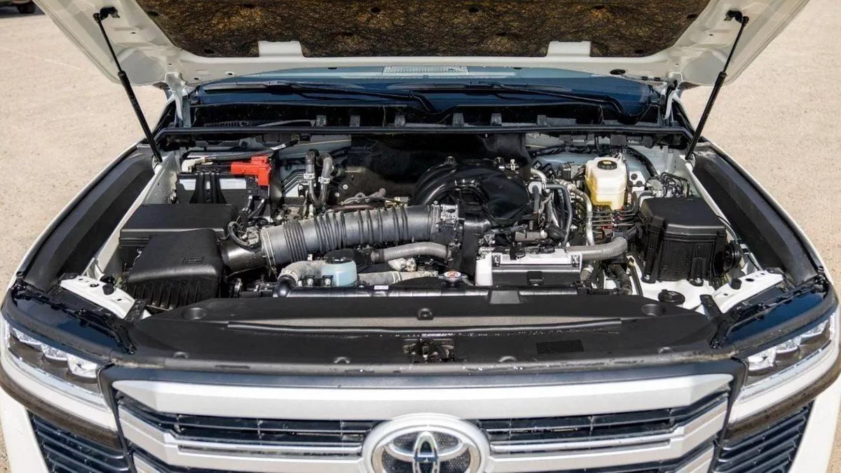Toyota Land Cruiser VX LC300 VX 4.0P AT MY2024 – WHITE-17-0