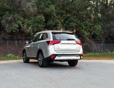 Mitsubishi Outlander GLS FABRIC GLX 3.0L Mitsubishi Outlander | 3.0 L | 2023 | GCC | Accident-Free-15