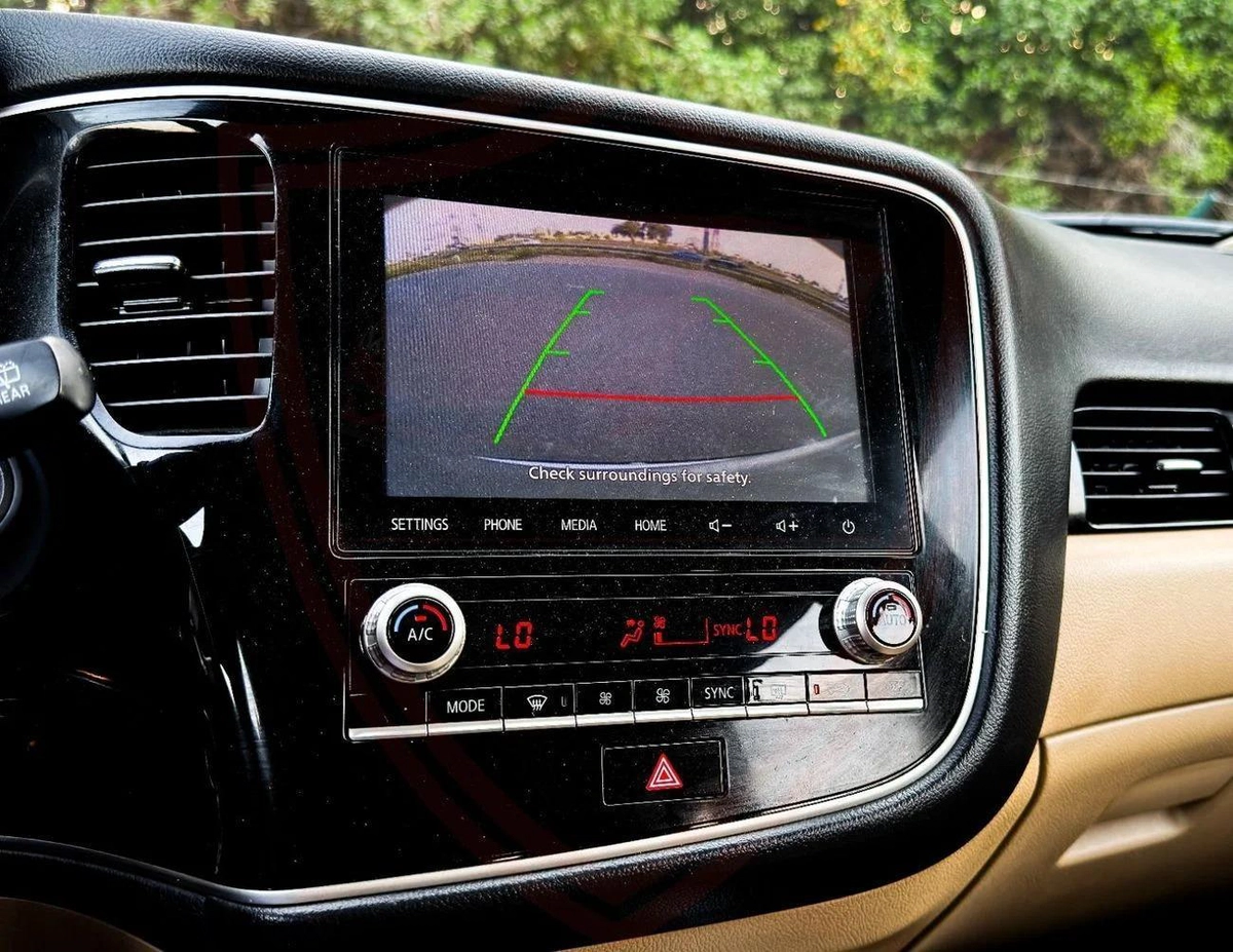Mitsubishi Outlander GLS FABRIC GLX 3.0L Mitsubishi Outlander | 3.0 L | 2023 | GCC | Accident-Free-13-13