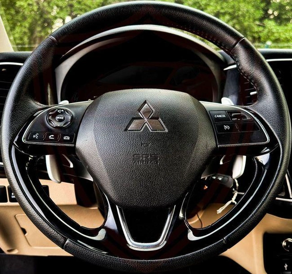 Mitsubishi Outlander GLS FABRIC GLX 3.0L Mitsubishi Outlander | 3.0 L | 2023 | GCC | Accident-Free