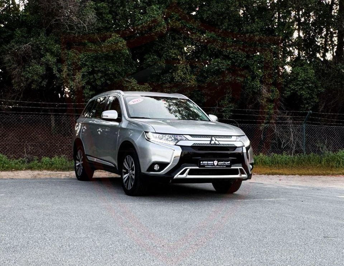 Mitsubishi Outlander GLS FABRIC GLX 3.0L Mitsubishi Outlander | 3.0 L | 2023 | GCC | Accident-Free-1-1