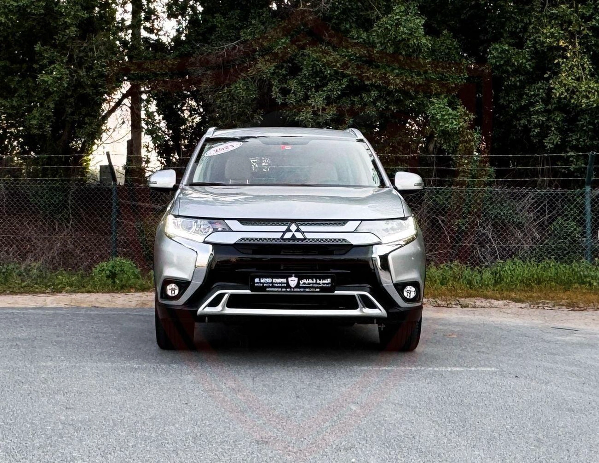 Mitsubishi Outlander GLS FABRIC GLX 3.0L Mitsubishi Outlander | 3.0 L | 2023 | GCC | Accident-Free-19-19