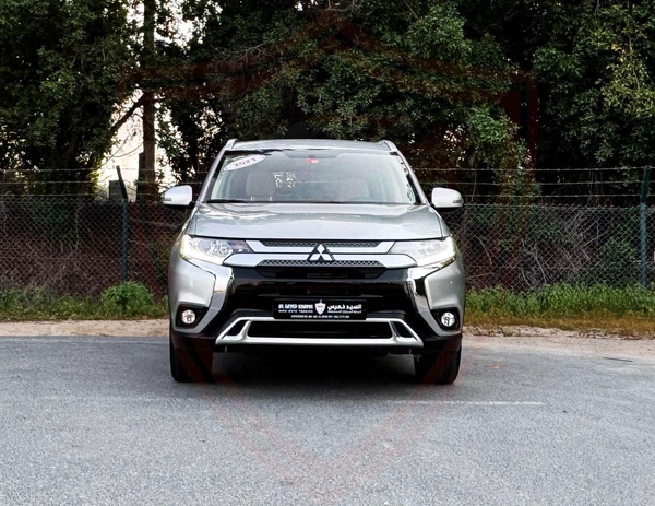 Mitsubishi Outlander GLS FABRIC GLX 3.0L Mitsubishi Outlander | 3.0 L | 2023 | GCC | Accident-Free