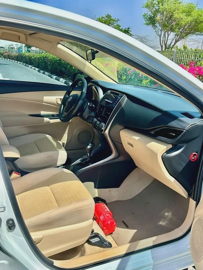 592/- AED Toyota Yaris 2022 1.5L || GCC Specs ||Accident Free100% Low  KM-7