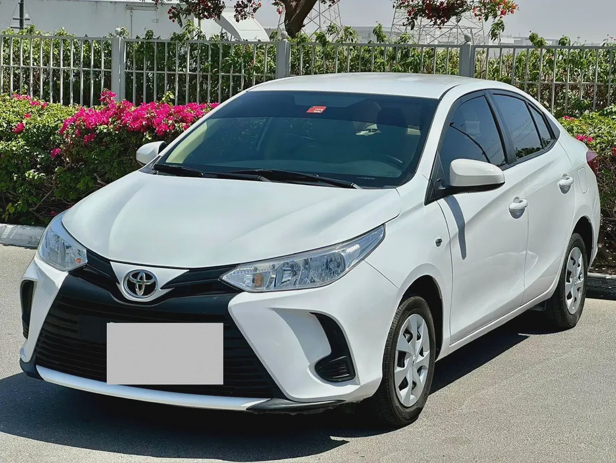 592/- AED Toyota Yaris 2022 1.5L || GCC Specs ||Accident Free100% Low  KM-2-2