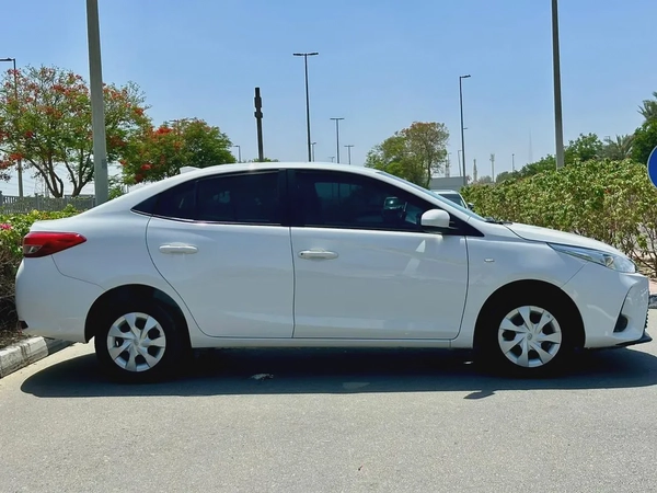 592/- AED Toyota Yaris 2022 1.5L || GCC Specs ||Accident Free100% Low  KM