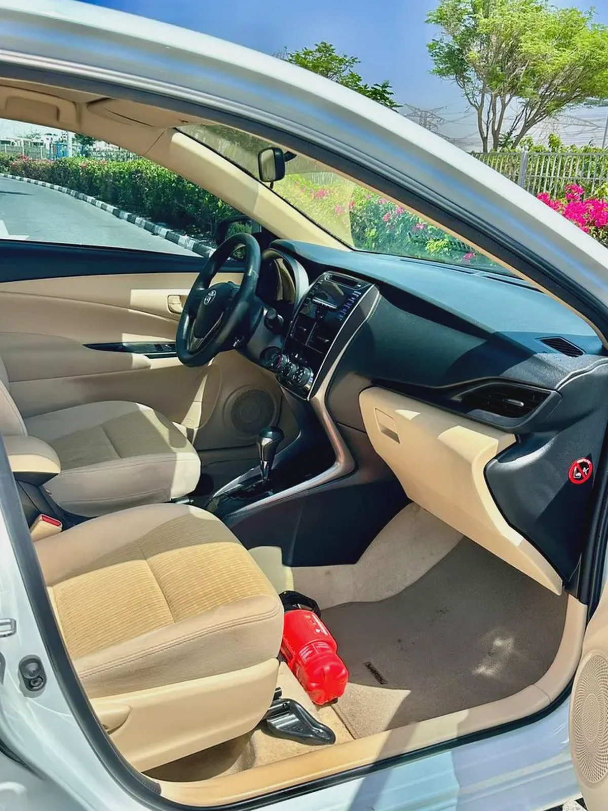 592/- AED Toyota Yaris 2022 1.5L || GCC Specs ||Accident Free100% Low  KM-7-7