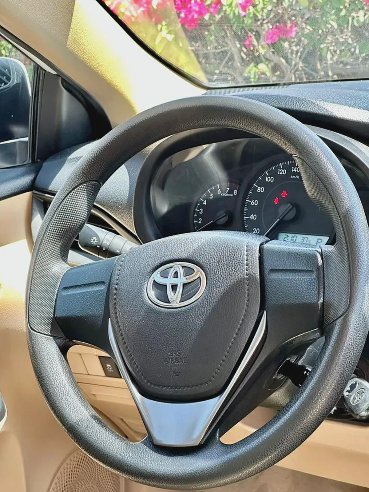 592/- AED Toyota Yaris 2022 1.5L || GCC Specs ||Accident Free100% Low  KM-10-10