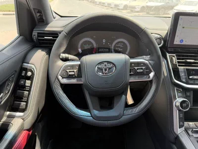 Toyota Land Cruiser VXR-16