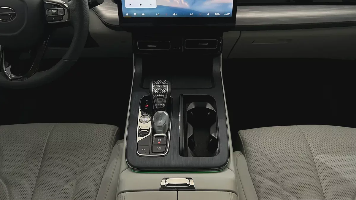 0% DP | AED 2,145 / Month | GAC | GS8 GX 2.0T 4WD Hybrid | 2026 | Gargash Warranty | Service History-12-12