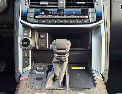 Toyota Land Cruiser VXR 3.5L-8