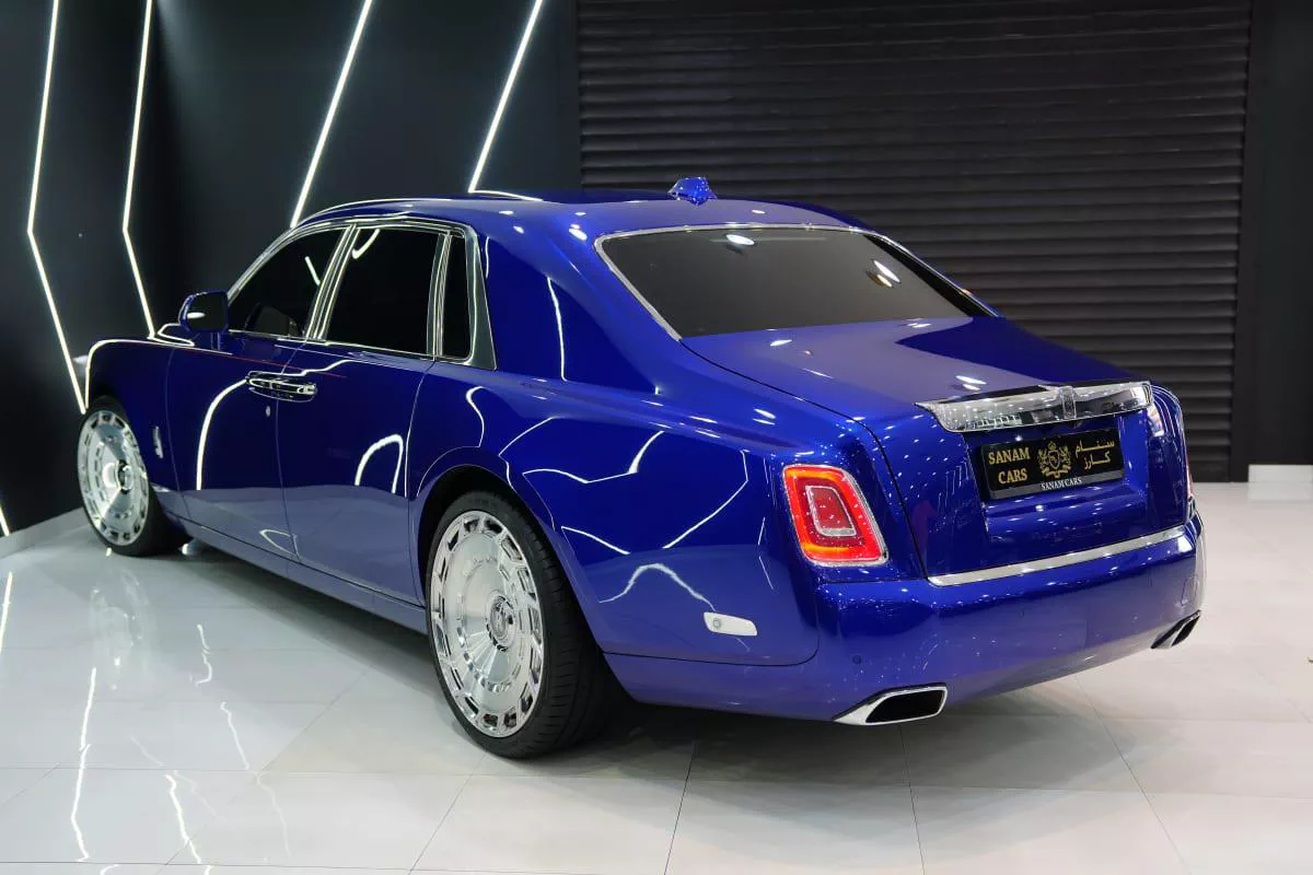 Rolls-Royce Phantom VIII-15-15