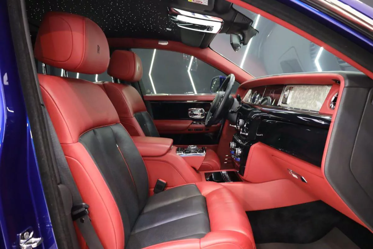 Rolls-Royce Phantom VIII-5-5