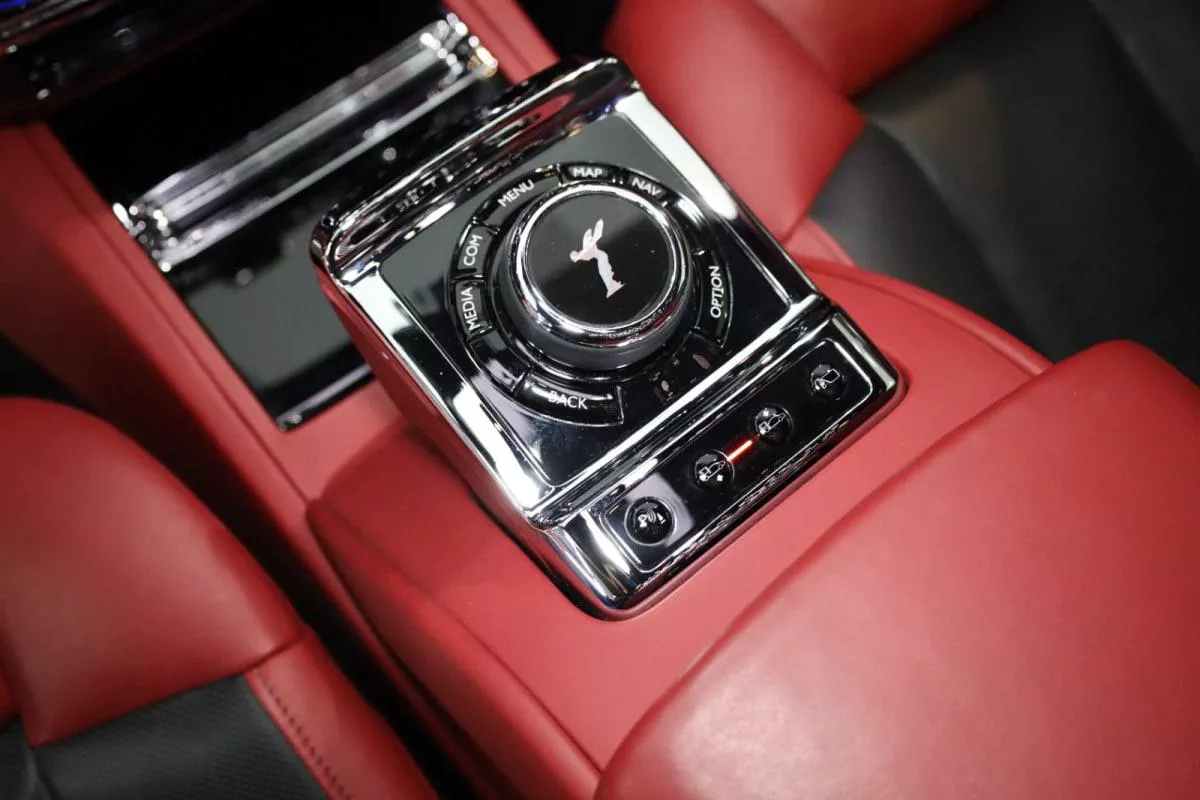Rolls-Royce Phantom VIII-9-9