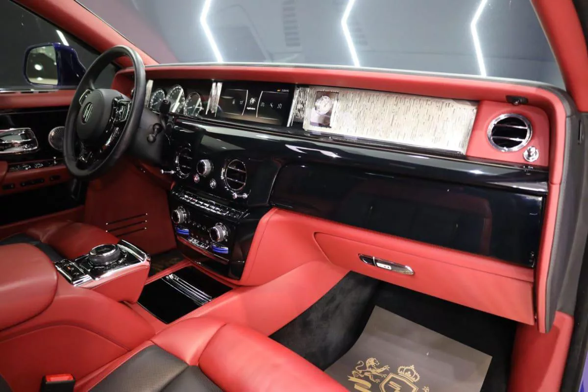 Rolls-Royce Phantom VIII-6-6