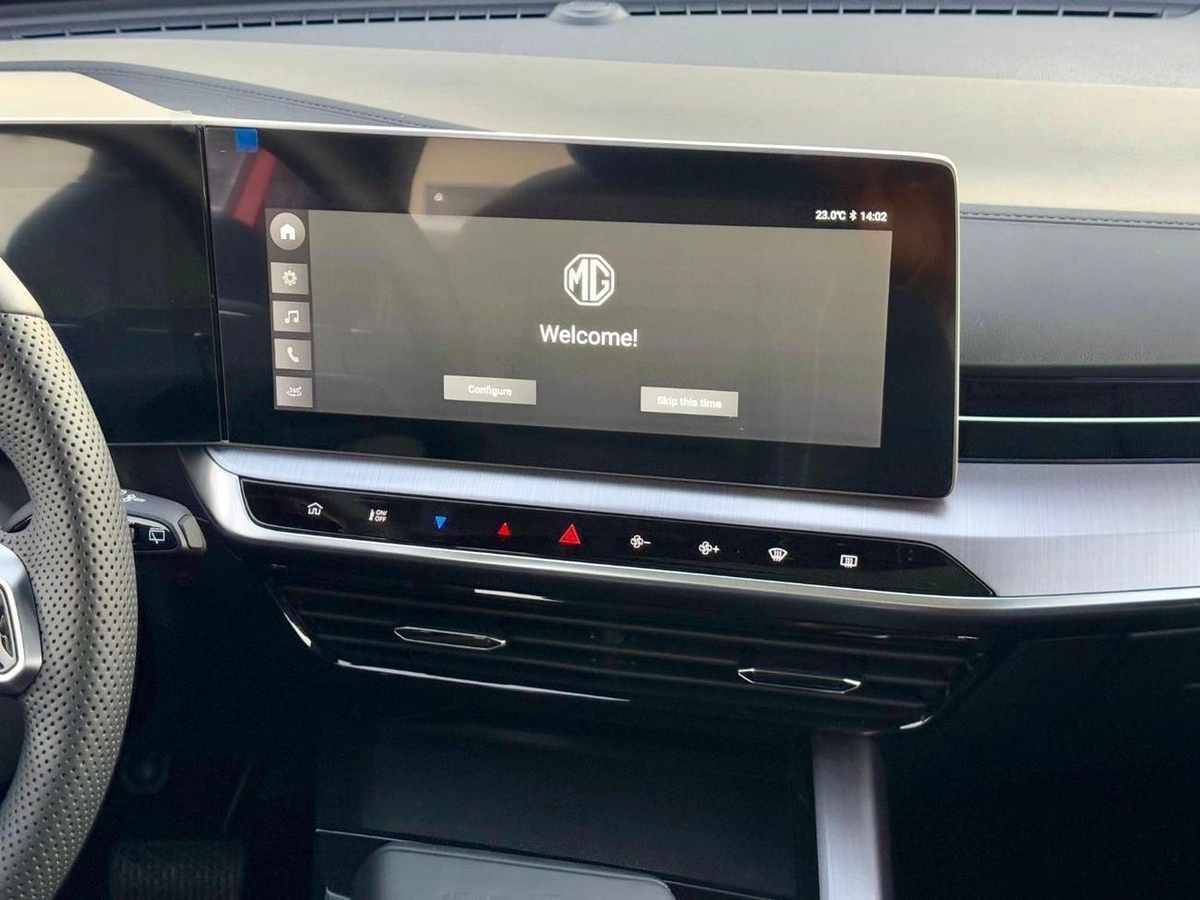 MG One Deluxe 1.5L Petrol FWD-15-0