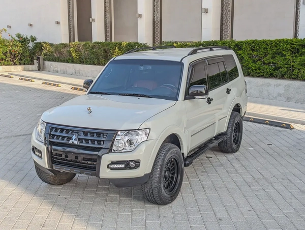 MITSUBISHI PAJERO 2020 GCC V6 3.8L IN EXCELLENT CONDITION