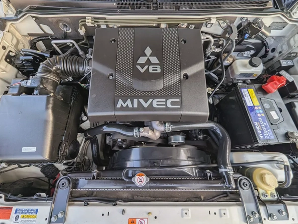 MITSUBISHI PAJERO 2020 GCC V6 3.8L IN EXCELLENT CONDITION