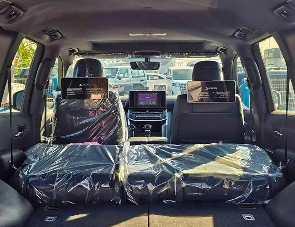 Toyota Land Cruiser GXR TWIN TURBO /REAR ENTERTAINMENT SCREEN /SUNROOF/FRONT PWR SEATS (CODE#GXR3M2)