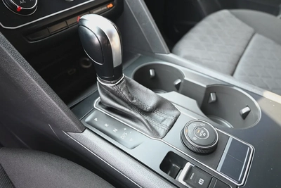 870 AED - GCC SPECS - VOLKSWAGEN TERAMONT 3.6L 4WD - FIRST OWNER-13