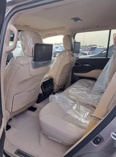 Toyota Land Cruiser VXR 3.5L-7