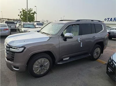 Toyota Land Cruiser VXR 3.5L-8