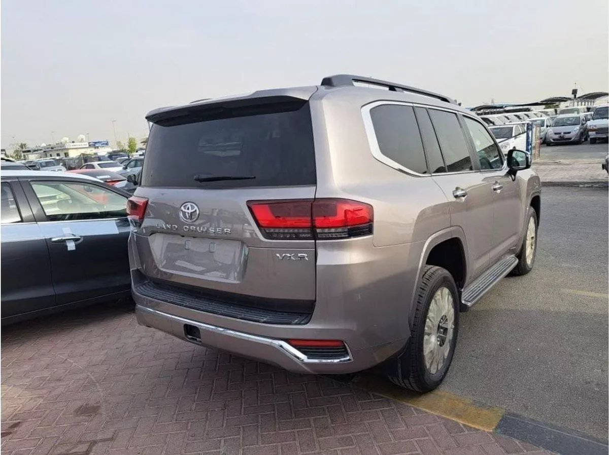 Toyota Land Cruiser VXR 3.5L-3-0