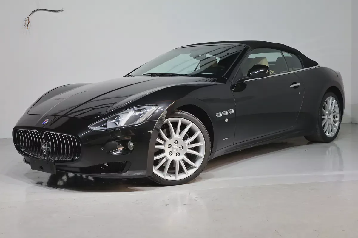 Maserati GranCabrio Sport 2015 | GCC Specs | Low Mileage 20000KM-PRISTINE CONDITION-1-1