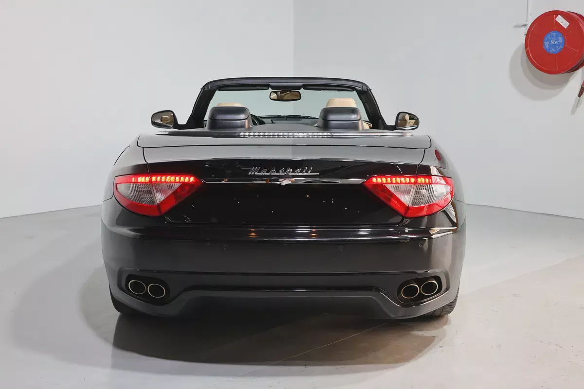 Maserati GranCabrio Sport 2015 | GCC Specs | Low Mileage 20000KM-PRISTINE CONDITION-8-8