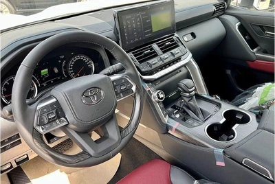 Toyota Land Cruiser VXR 3.5L-7
