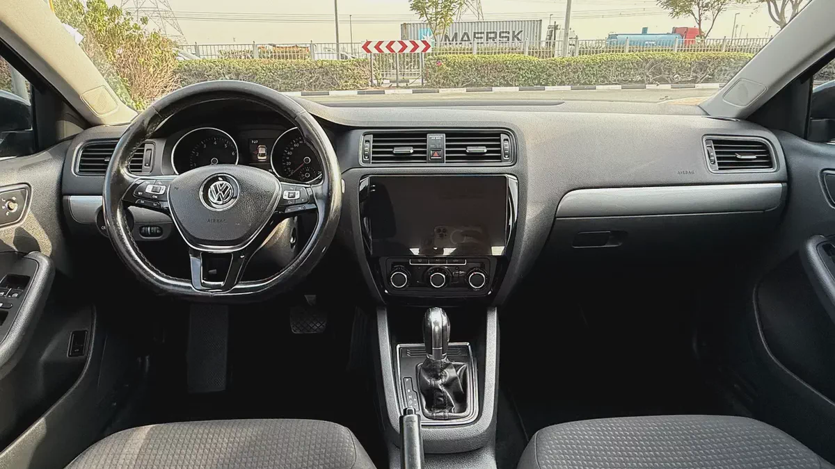 Volkswagen Jetta 2017 SE GCC Specs , excellent condition-9-9