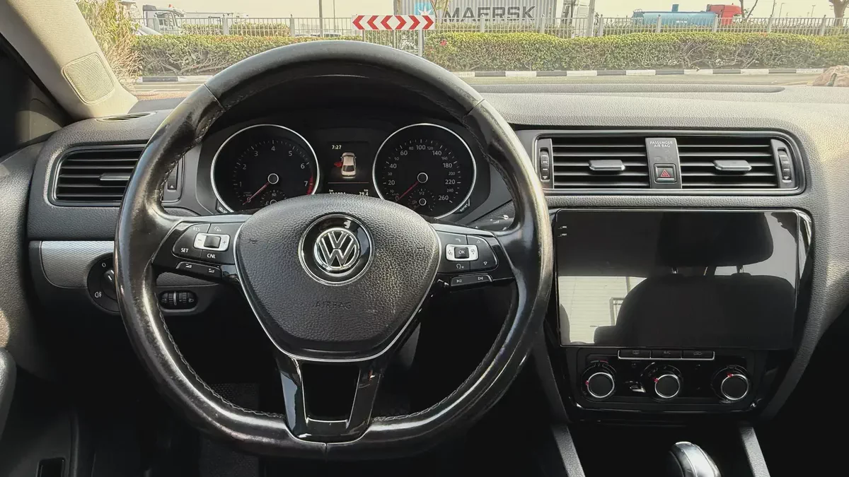 Volkswagen Jetta 2017 SE GCC Specs , excellent condition-13-13