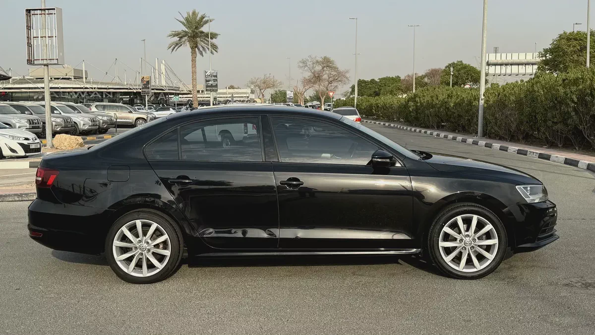 Volkswagen Jetta 2017 SE GCC Specs , excellent condition-1-1