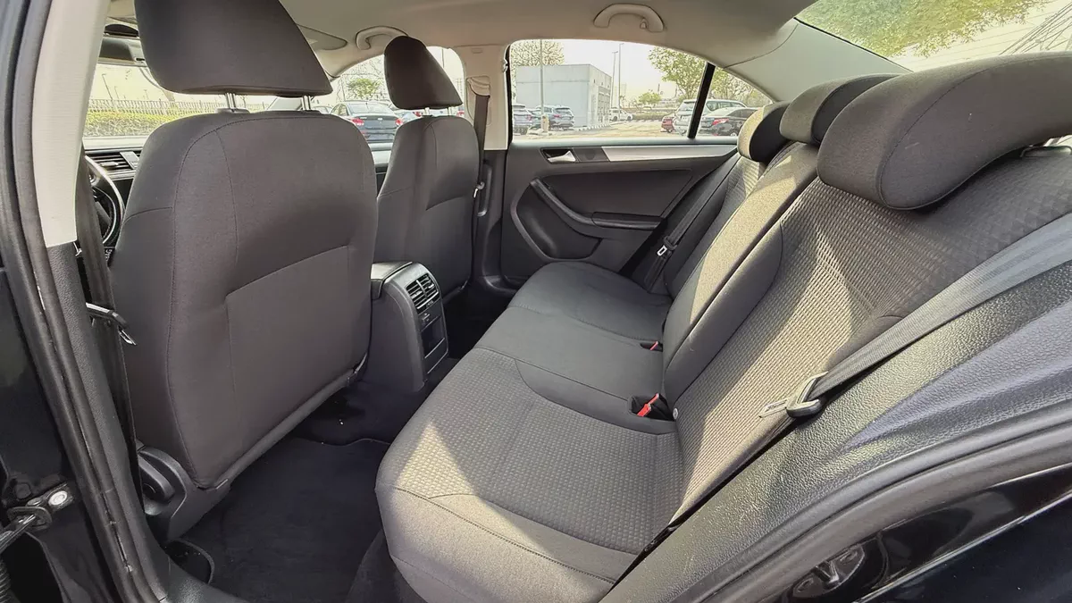 Volkswagen Jetta 2017 SE GCC Specs , excellent condition-6-6