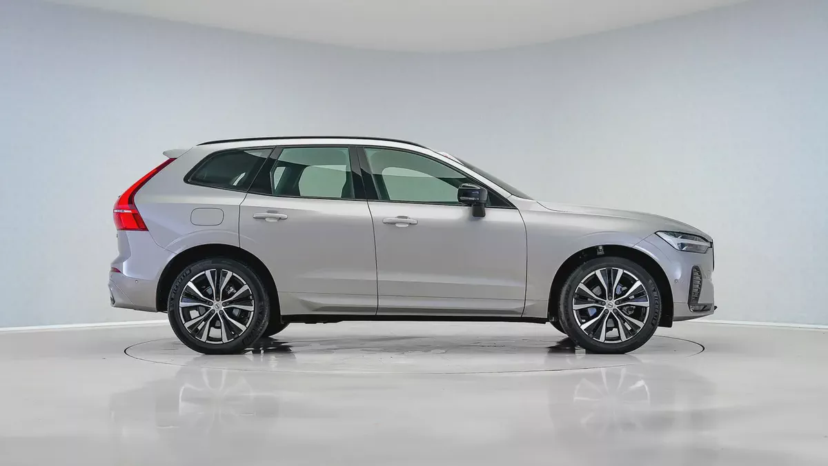 2024  Volvo XC60 B5 Ultimate Dark | GCC Specs | Volvo Active Warranty January 2028-2-2